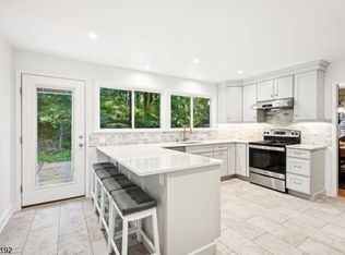 926 Mountain View Rd, Asbury, NJ 08802