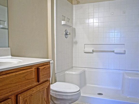 3rd image of 535 Arthur Ct APT 2