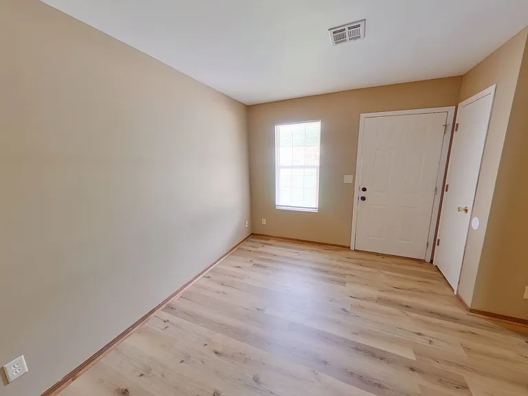 609 S Mount Carmel Ave — Photo 3