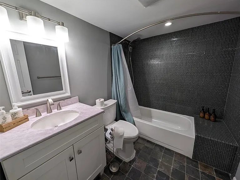 1303 Colony Dr #C — Photo 11
