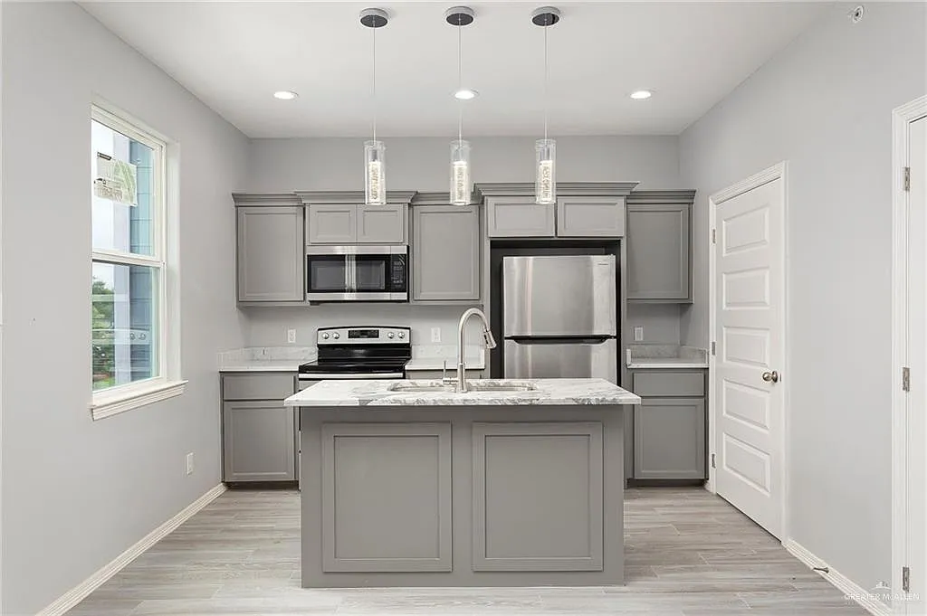 2 bed, 2.0 bath, 999 sqft, $1,045 — Photo 4