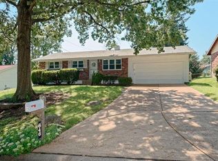 646 Aqua Ridge Dr, Saint Louis, MO 63129