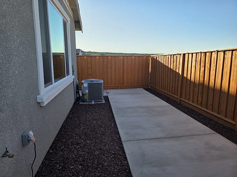 2649 Dashwood St — Photo 26