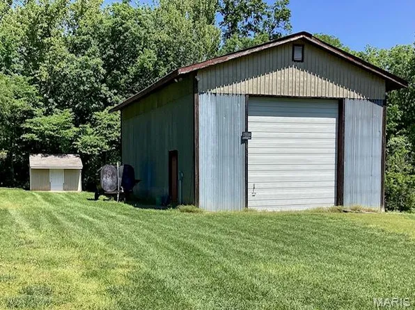 415 Puetz Ln, Gray Summit, MO 63039