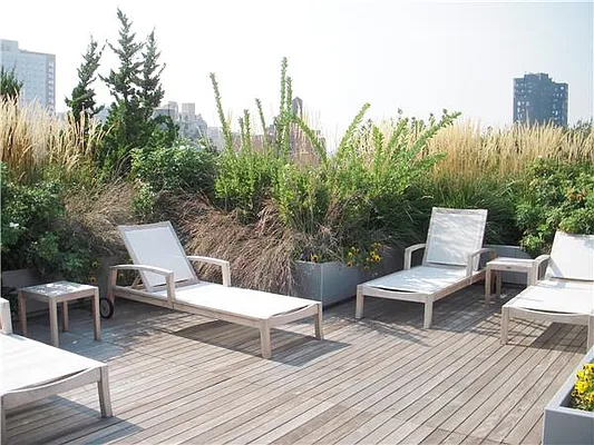 Sold by Maison International | media 23