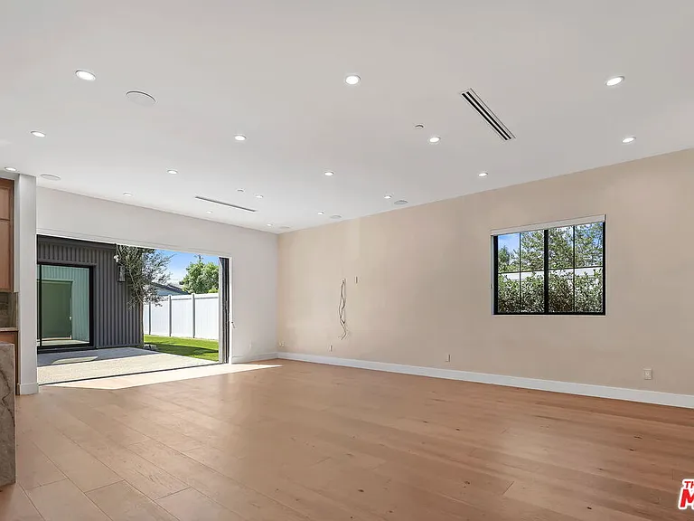 5917 Rhodes Ave — Photo 11