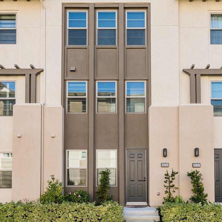 1st image of 1076 Foxglove Pl
