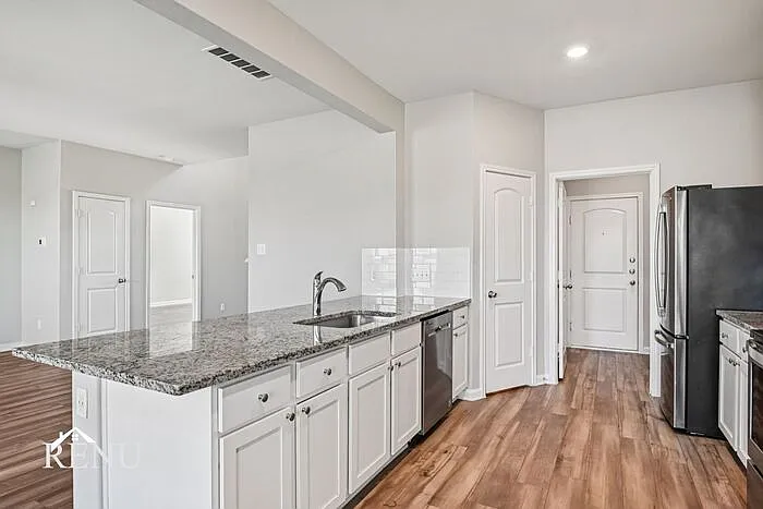 1040 Wheatfield Ln — Photo 7