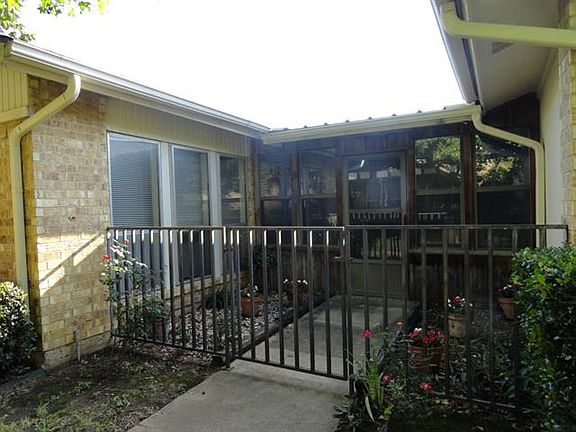 3rd image of 914 Shady Creek Ln