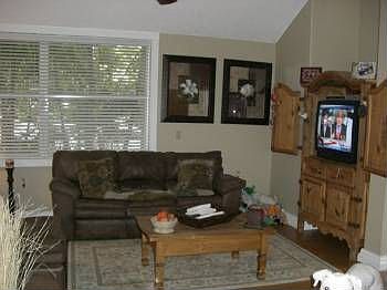 3rd image of 601 Bradford Ct