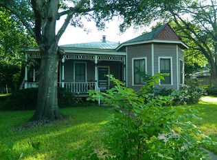 224 W Luhn St, Bellville, TX 77418