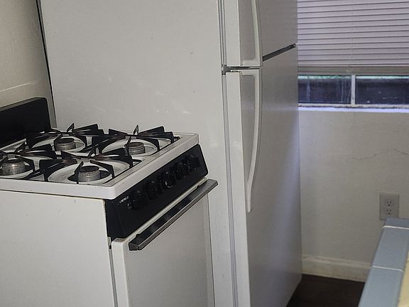 5th image of 1865 Leoni Dr #8