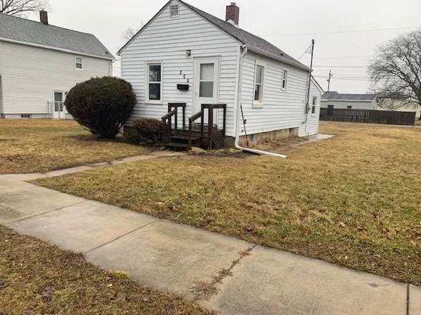 639 S 1st St, Rochelle, IL 61068