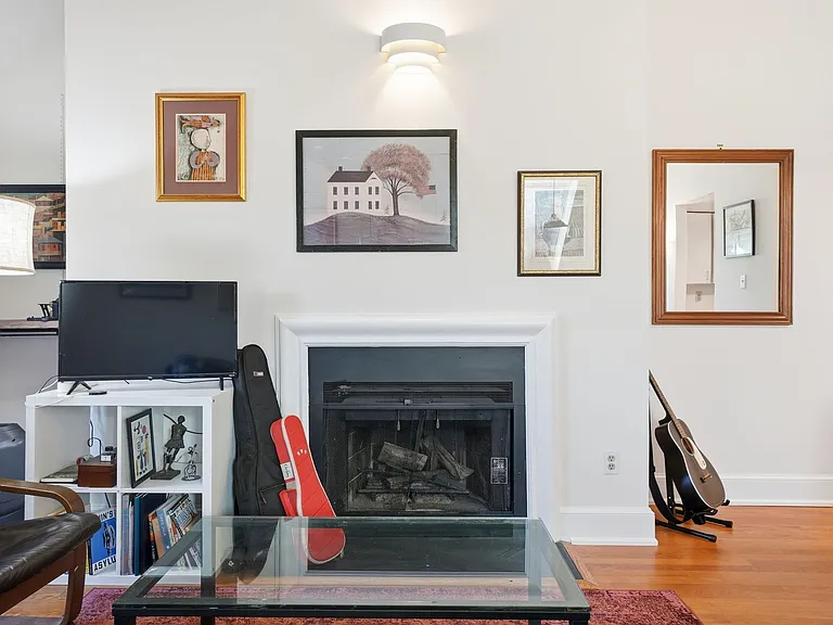 301 G St NE #32 — Photo 3