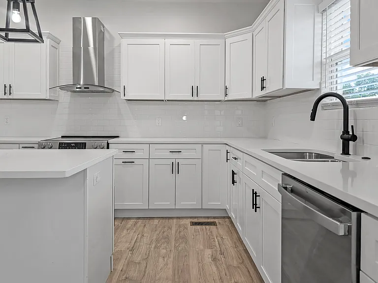 3020 Locust Blossom Cv — Photo 9