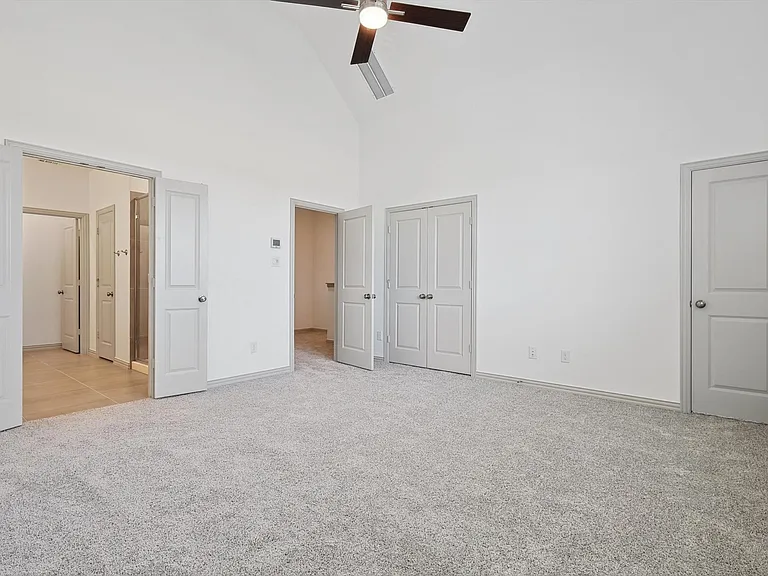 517 Parkside Dr — Photo 16