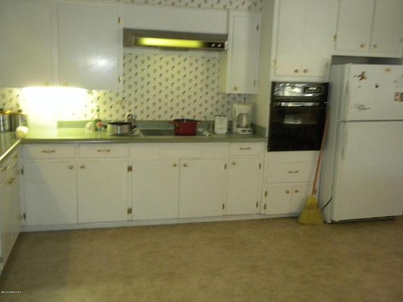 5th image of 1145 Overstreet Dr