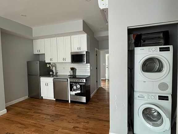 2nd image of 75 Woodbine St #2