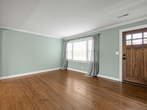 5th image of 1211 W Fairfax Dr