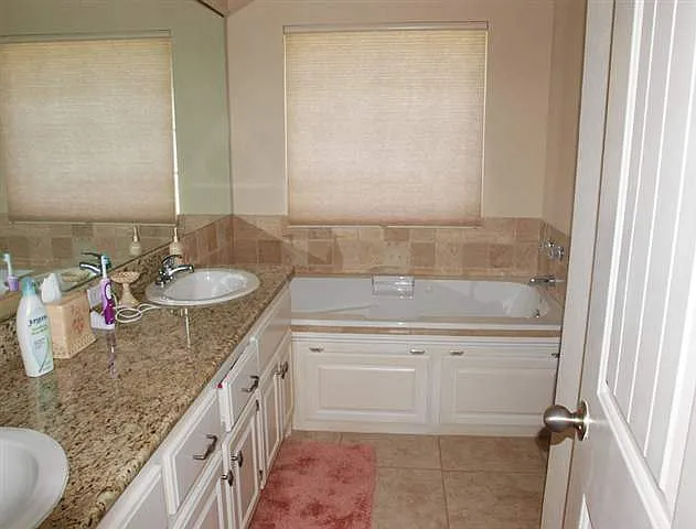 3706 NE Fieldcrest Dr — Photo 10
