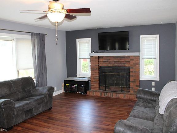 4th image of 35923 Portage Dr