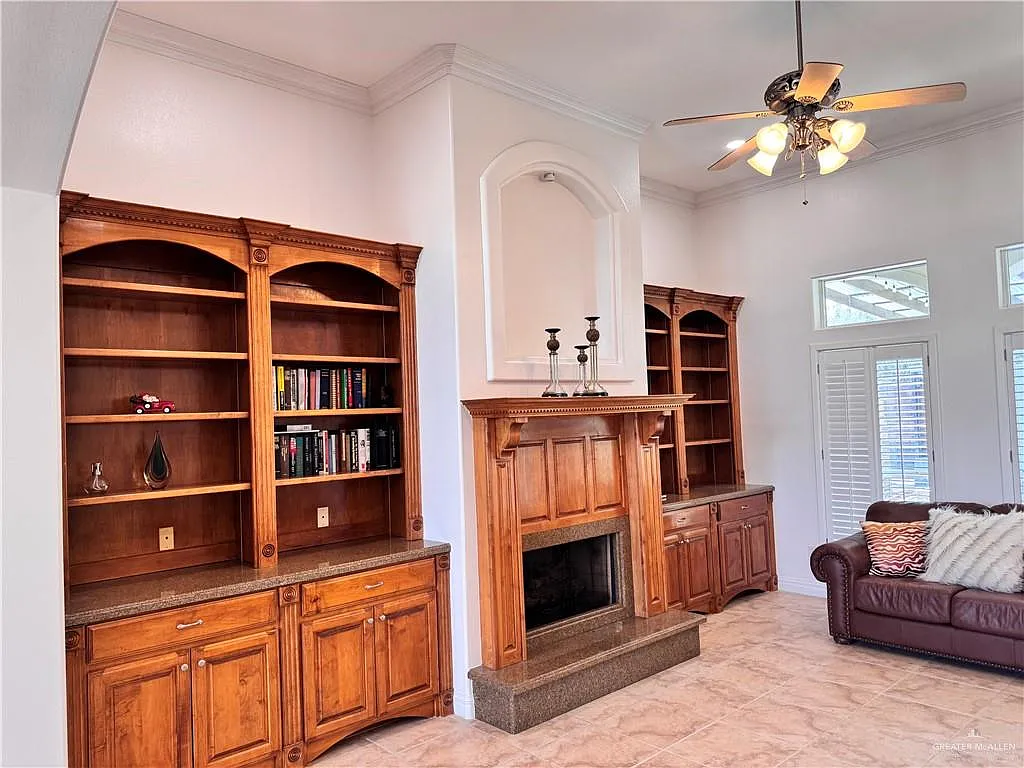 3 bed, 3.0 bath, 3122 sqft, $4,900 — Photo 4