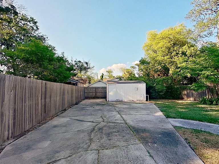 4633 Kingsbury St — Photo 8