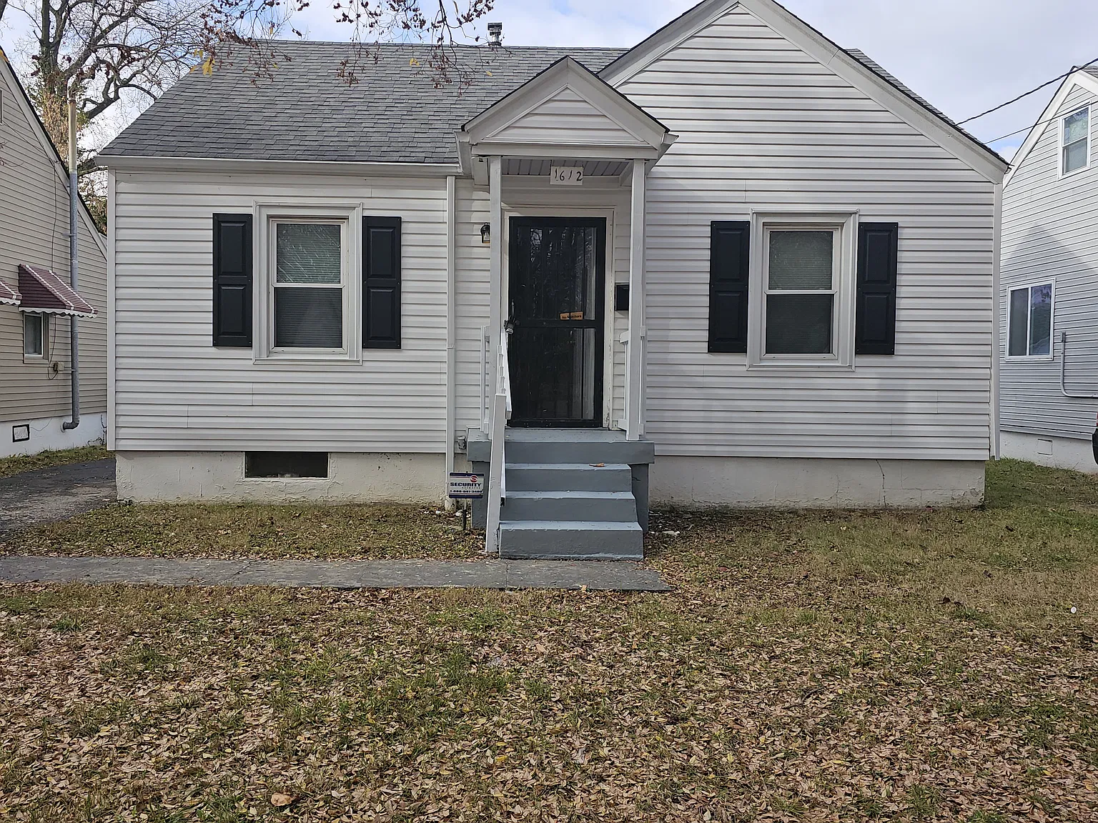 4 bed, 820 sqft, $1,300 — Photo 1