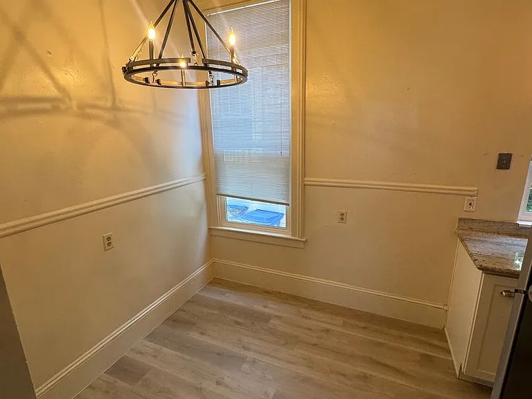 2028 Clinton Ave — Photo 9