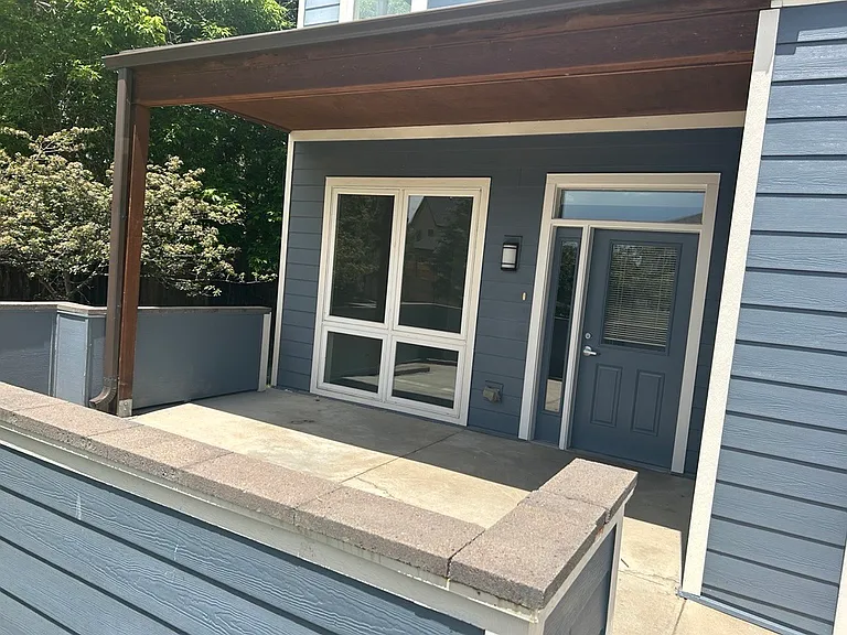 900 Avalon Ave — Photo 2