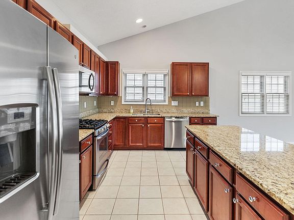 4th image of 134 Creekside Green Dr