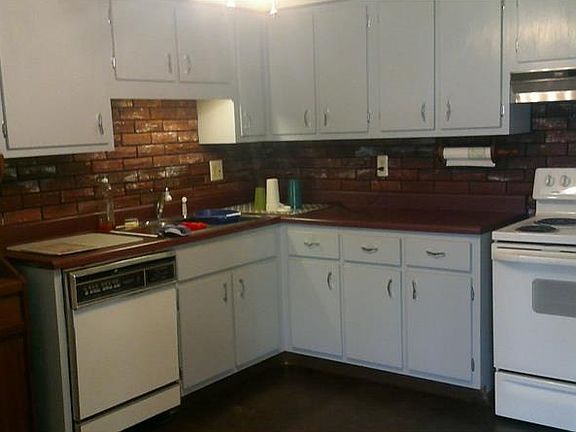 4th image of 64 Nancy Dr