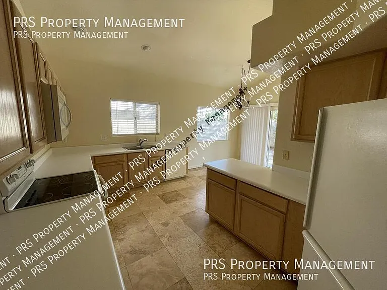 629 S Oak St — Photo 4