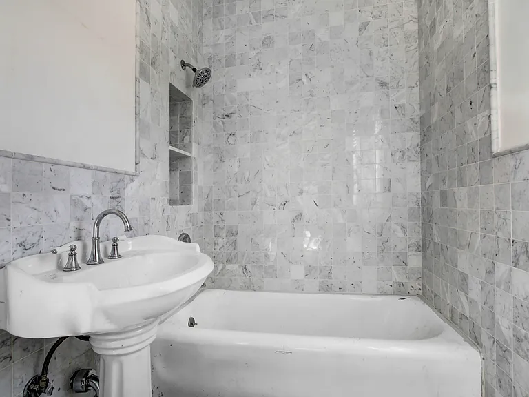 Savoy Plaza Apartments — Photo 81