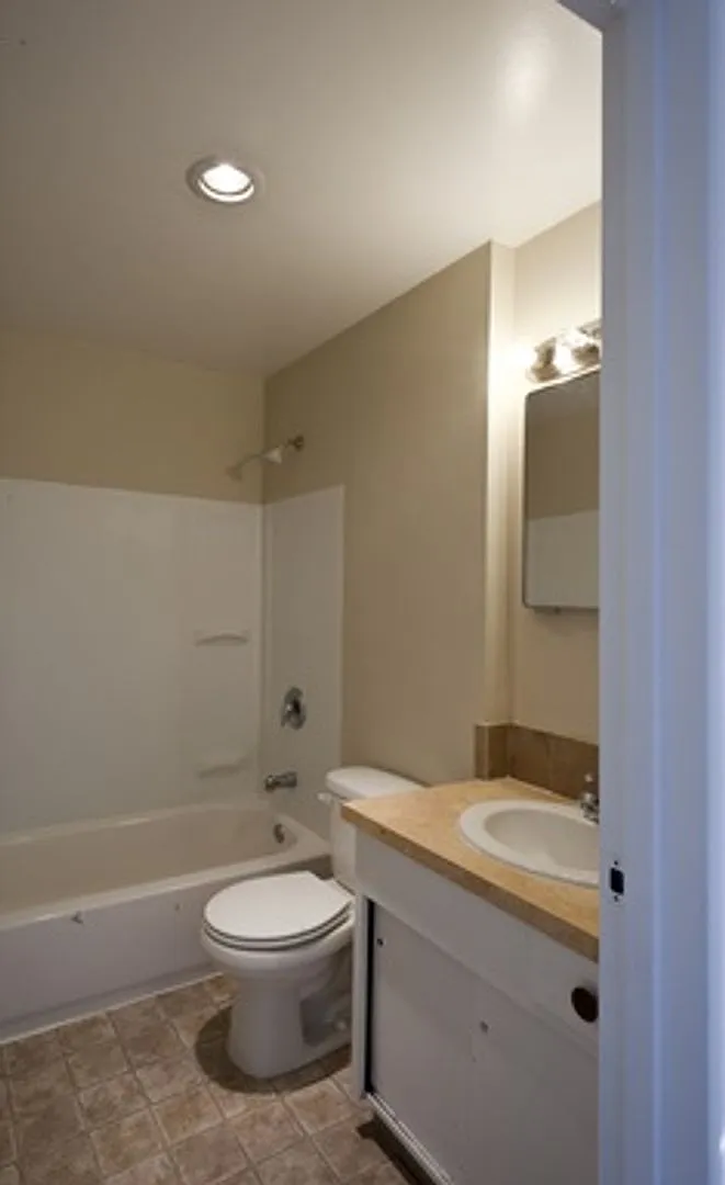 Highland Ten Apartments — Photo 3