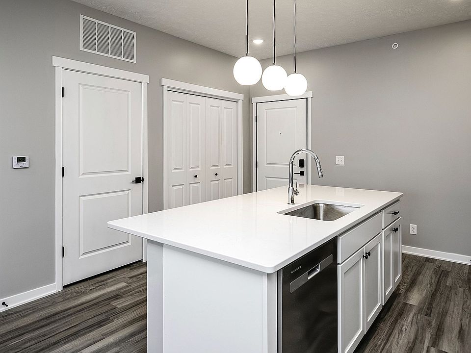 1st image of 585 Valley View Dr #1207