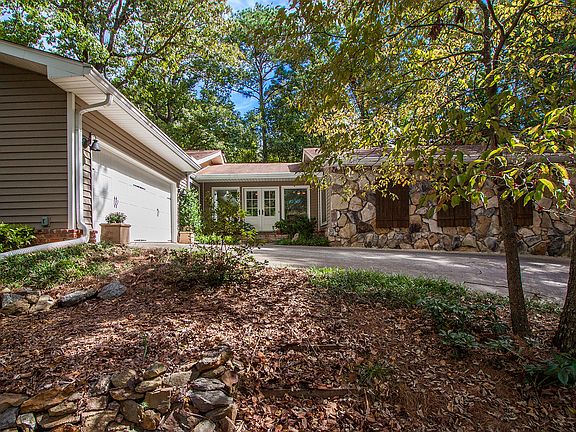 2nd image of 803 Lakeshore Dr