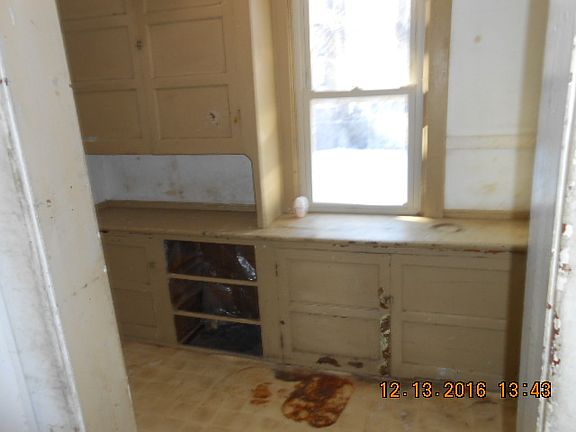 5th image of 319 N Pine St