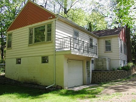 Back view shows the real size.