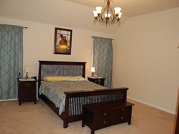 3rd image of 1016 Hyland Ln