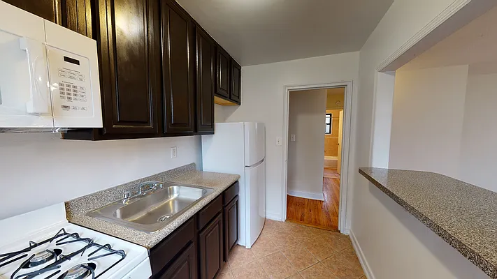 Rented by Revona Properties | media 9