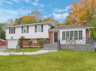 29 Narcissus Dr, Syosset, NY 11791