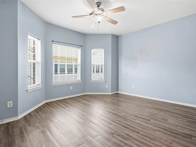 2031 Kemah Village Dr — Photo 12