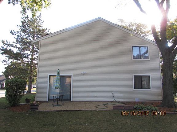 4th image of 1210 E Isle Royal Cir