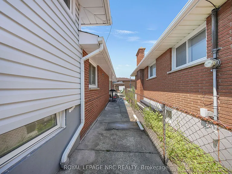 35 Eugene St — Photo 38