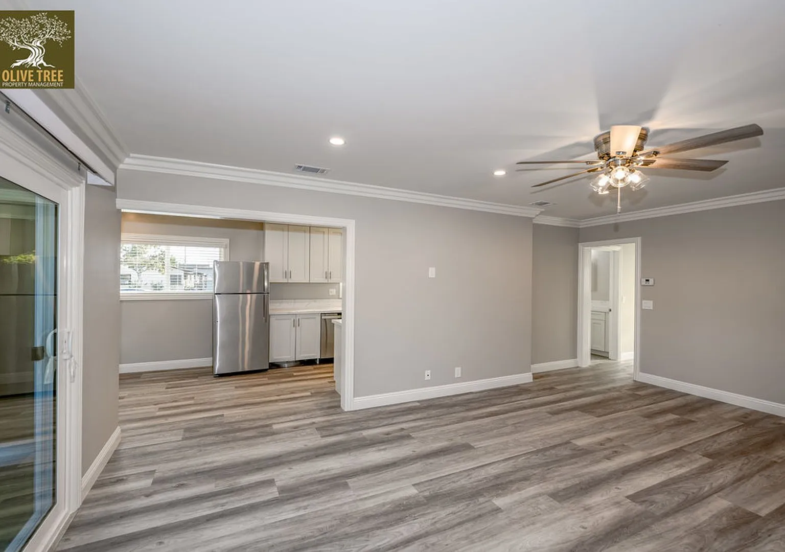 Stylish Ground-Level 2bed/1bath Apartment in Monrovia — Photo 3