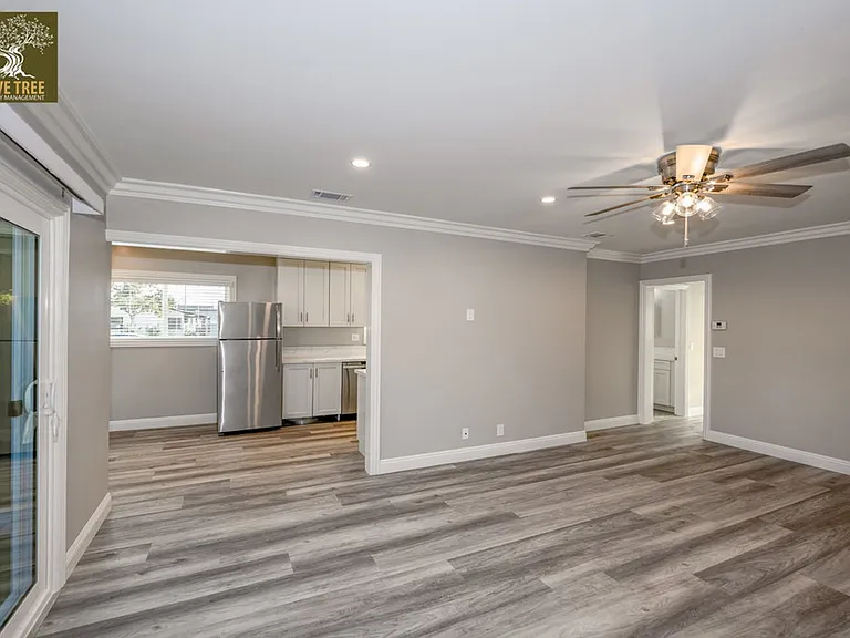 917 W Colorado Blvd — Photo 3