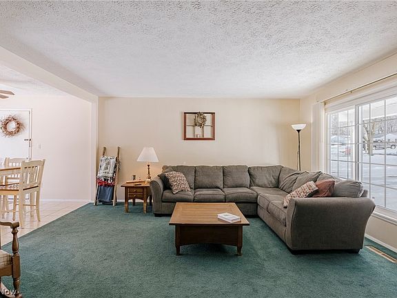 3rd image of 6250 Oxford Ct