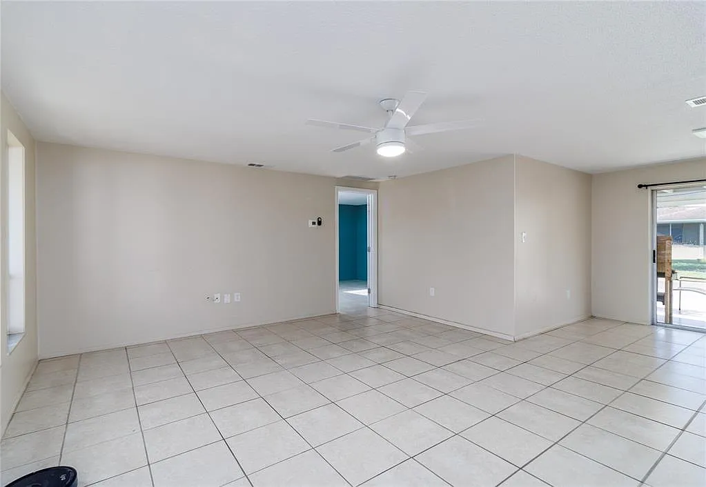 2 bed, 2.0 bath, 1223 sqft, $1,550 — Photo 2