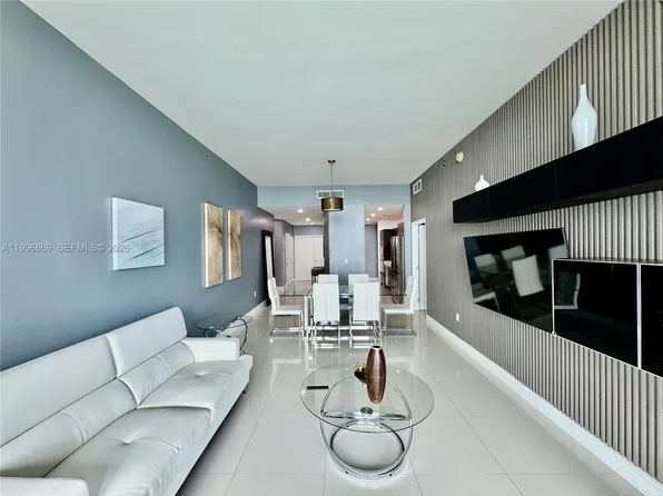 7928 East Dr, North Bay Village, FL